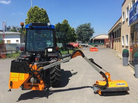 Petit tracteur routier épareuse